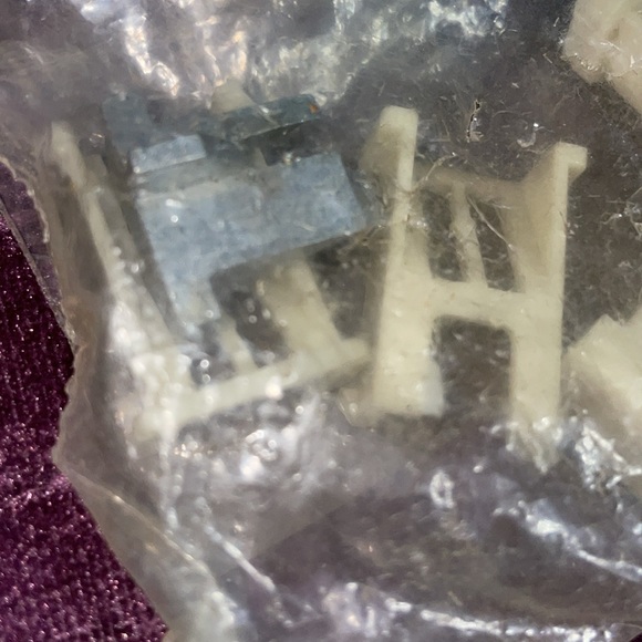 Metal and plastic end pieces not sure what this is for make an offer - Picture 3 of 7